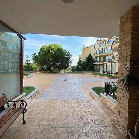 Апартамент Elizi Summer House Varna-euxinograd